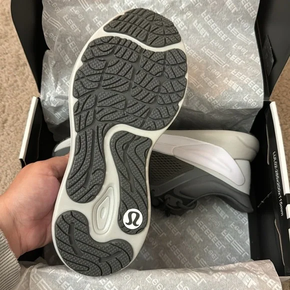 Lululemon Brand New Woman’s Blissfeel Running Shoes Size 8 - Picture 2 of 3